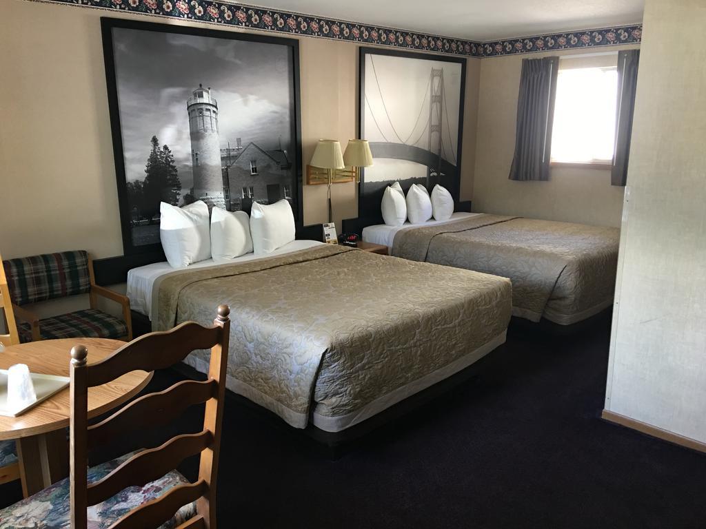 Super 8 Beachfront By Wyndham Mackinaw City, Mi المظهر الخارجي الصورة