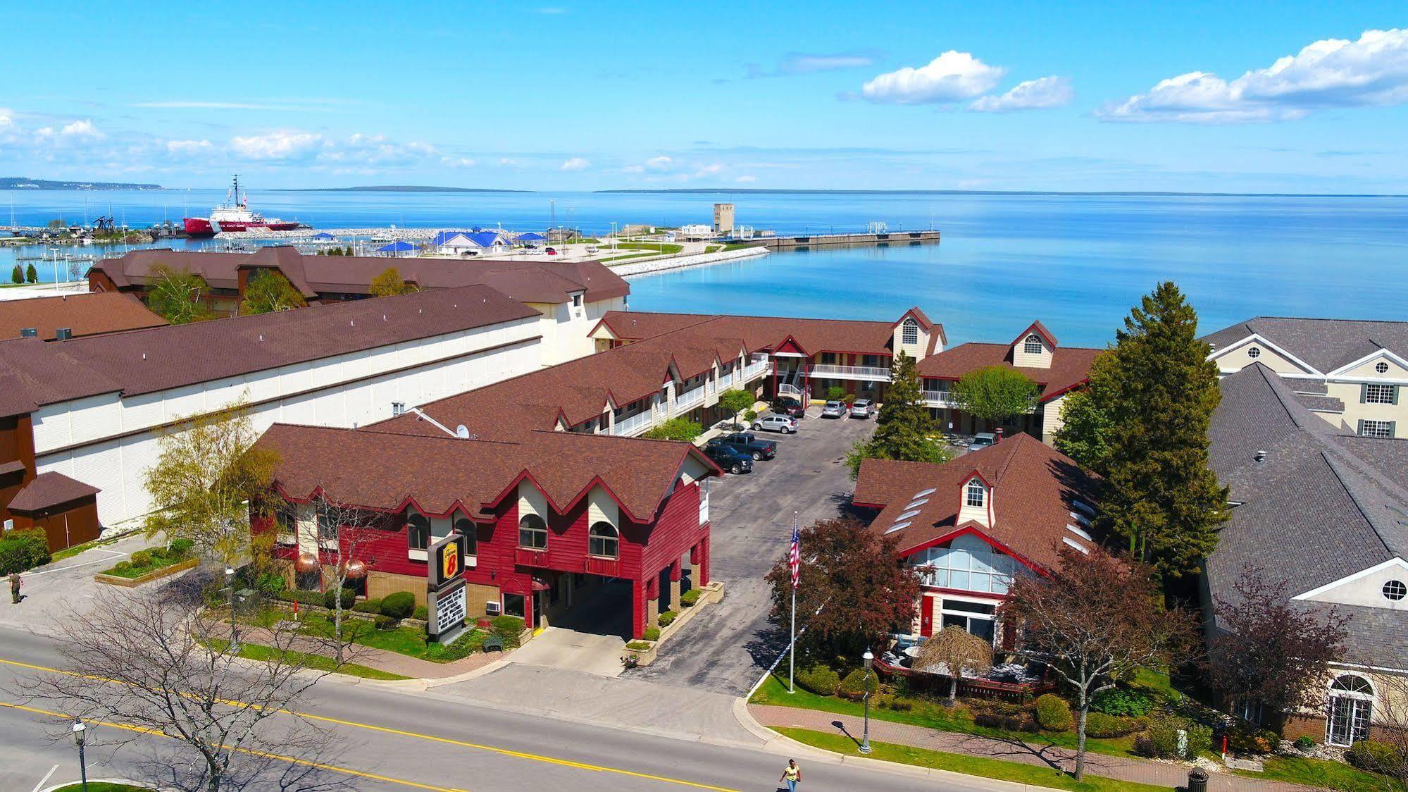 Super 8 Beachfront By Wyndham Mackinaw City, Mi المظهر الخارجي الصورة