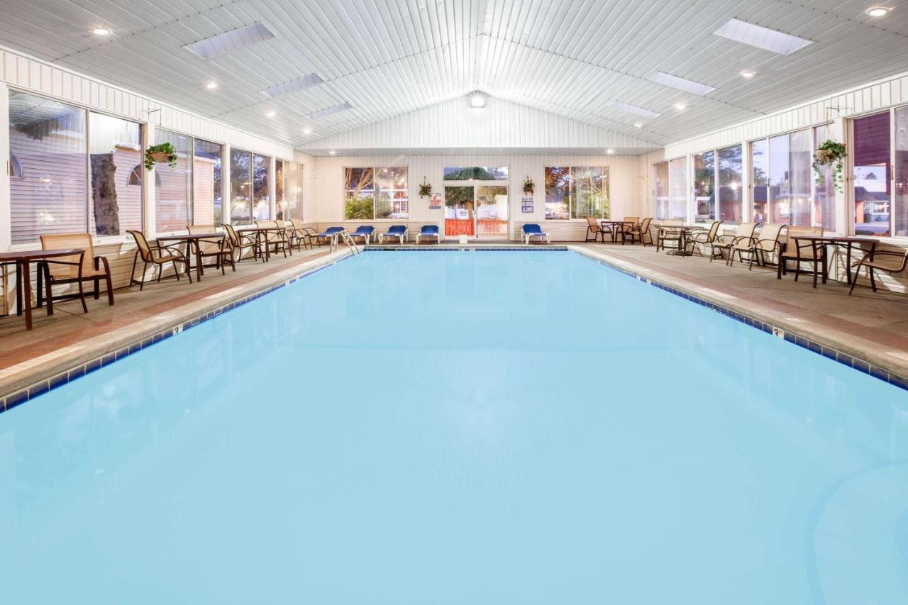 Super 8 Beachfront By Wyndham Mackinaw City, Mi المظهر الخارجي الصورة