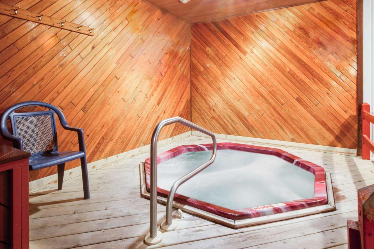 Super 8 Beachfront By Wyndham Mackinaw City, Mi المظهر الخارجي الصورة