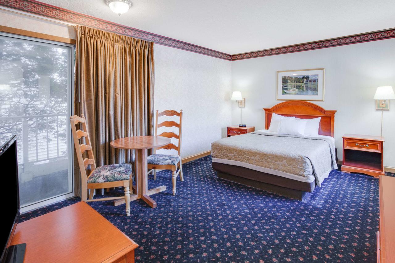 Super 8 Beachfront By Wyndham Mackinaw City, Mi المظهر الخارجي الصورة