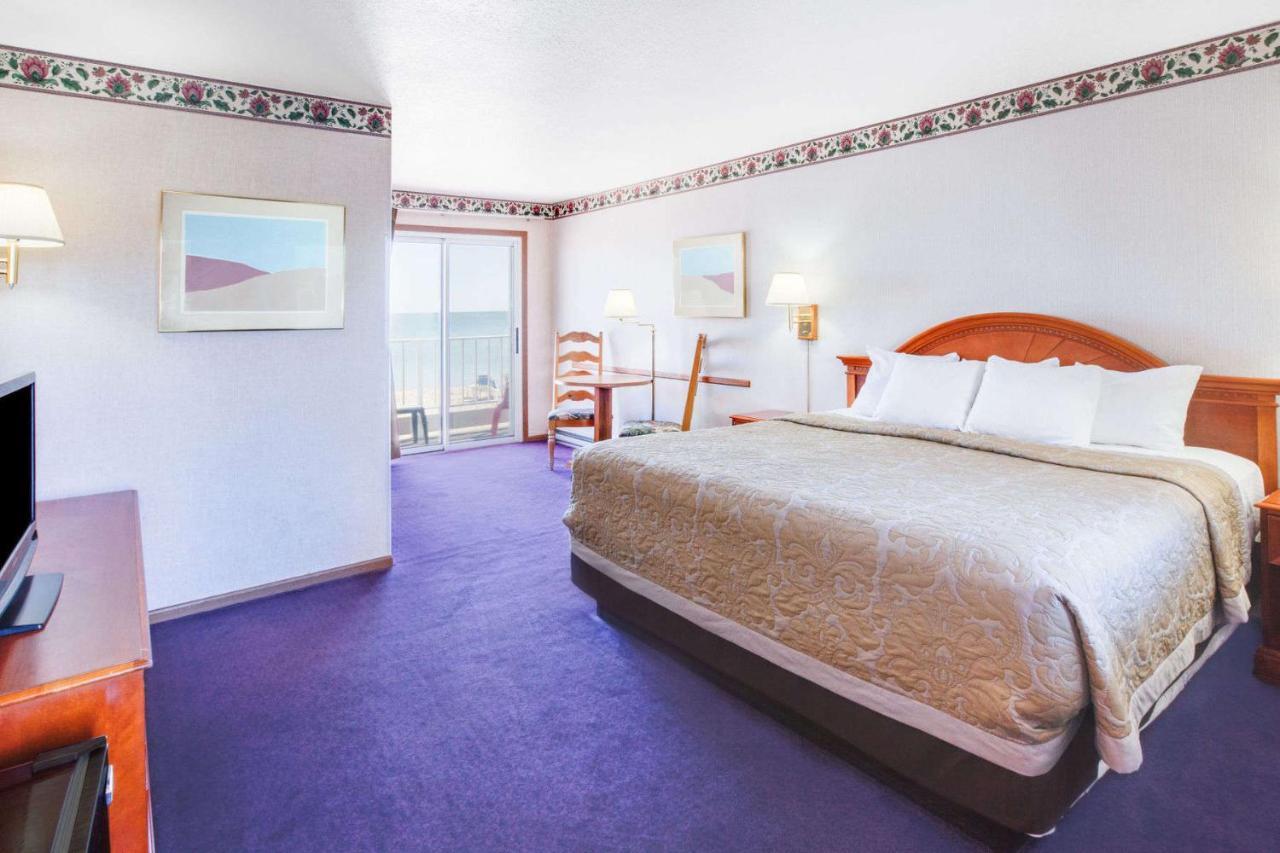 Super 8 Beachfront By Wyndham Mackinaw City, Mi المظهر الخارجي الصورة